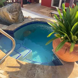 Cozy With Private Apartment Oranjestad